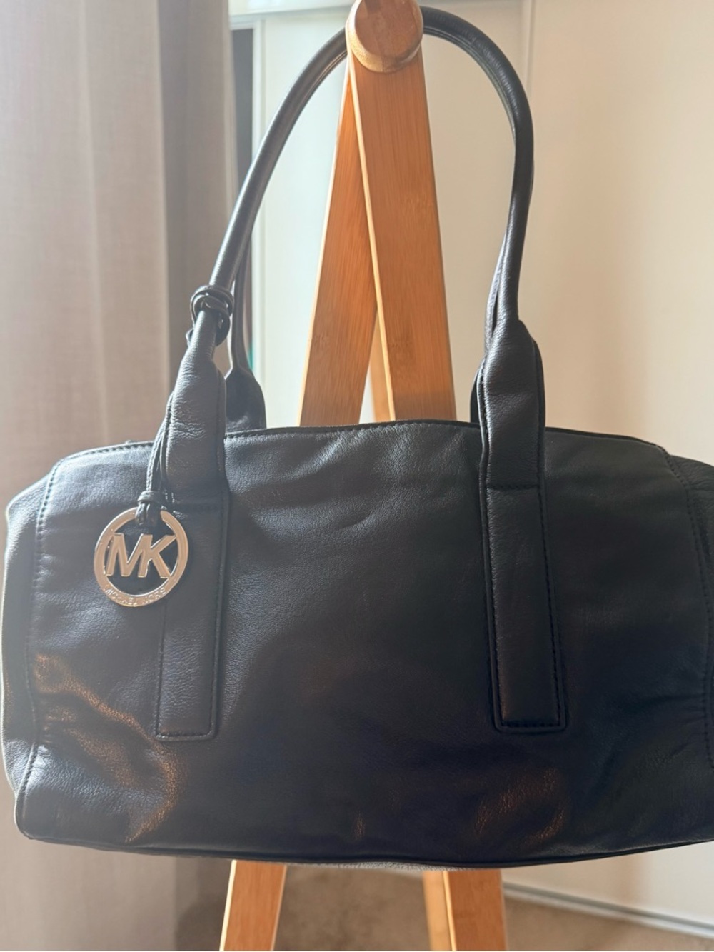 Michael Kors Black Leather Tippi Bag - Picture 2 of 7